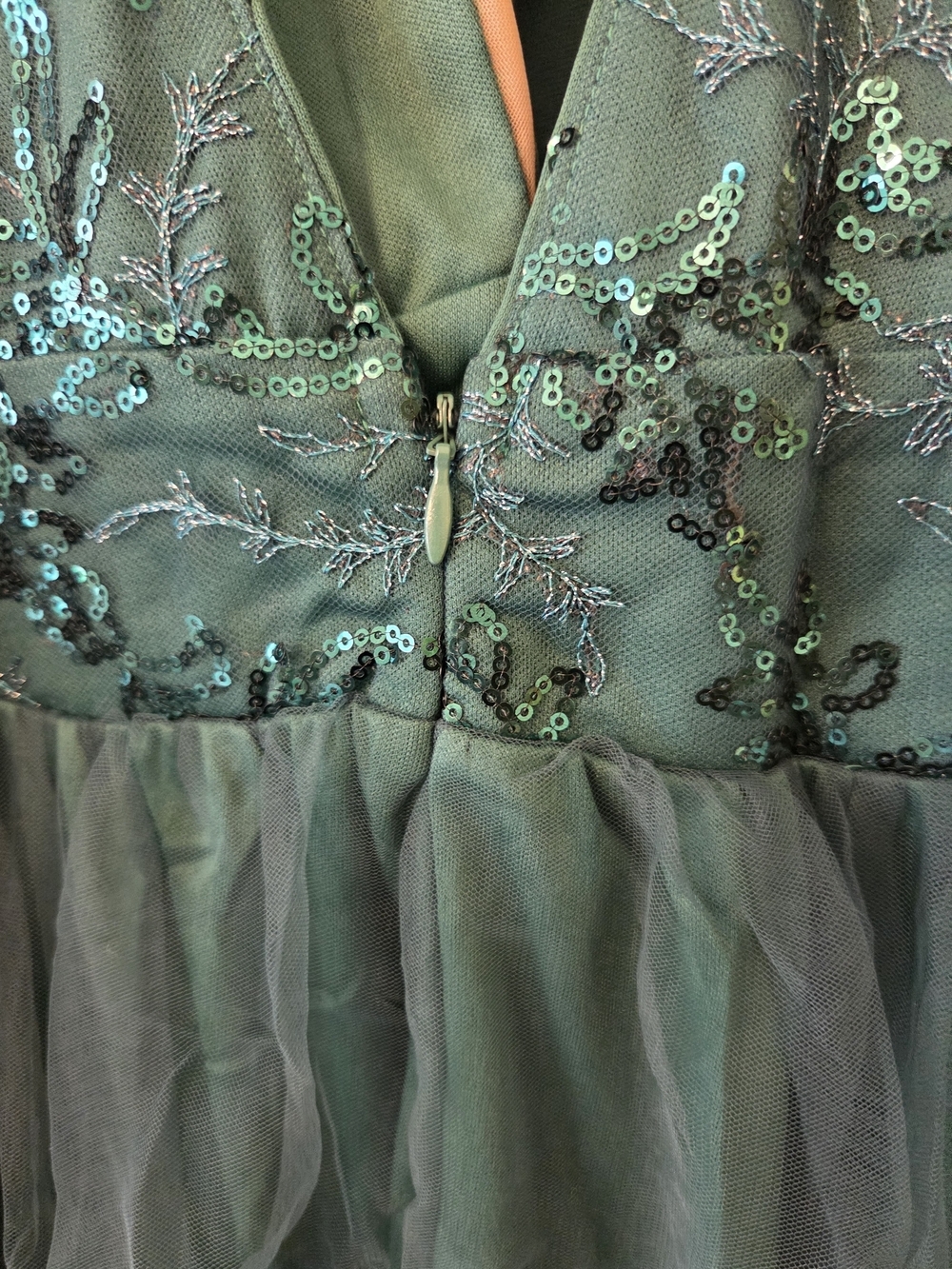 Emerald Green V-Neck Lace & Tulle Evening Dress - Picture 7 of 8
